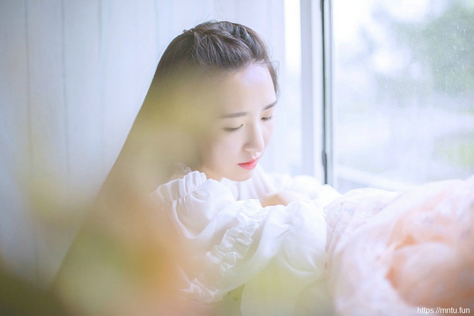 干净清纯女生慵懒清晨艺术写真