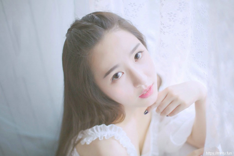 干净清纯女生慵懒清晨艺术写真