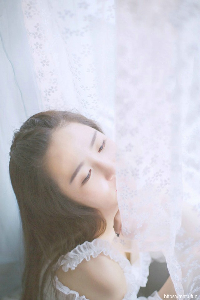 干净清纯女生慵懒清晨艺术写真
