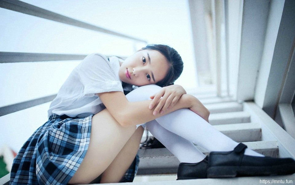 清纯学生装美女迷人摄影图片