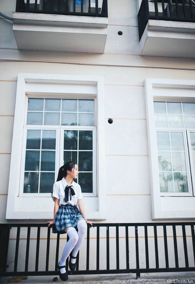 清纯学生装美女迷人摄影图片