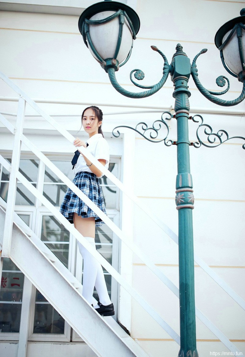 清纯学生装美女迷人摄影图片