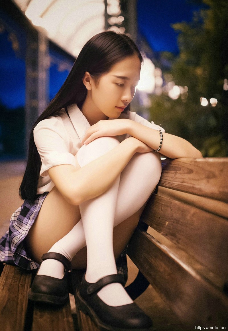 清纯学生装美女迷人摄影图片