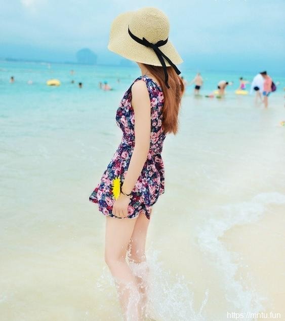 16岁清纯美少女比基尼诱惑写真摄影