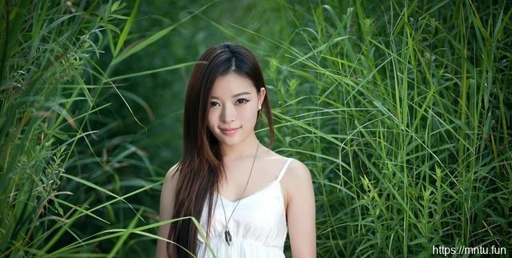 清纯派美少女迷人笑容诱惑写真