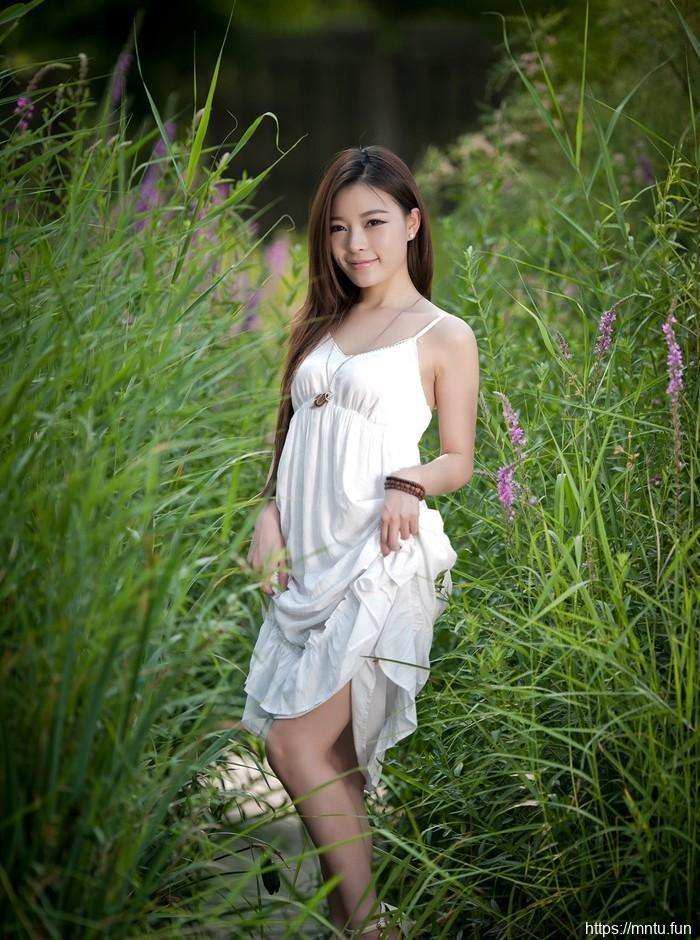 清纯派美少女迷人笑容诱惑写真