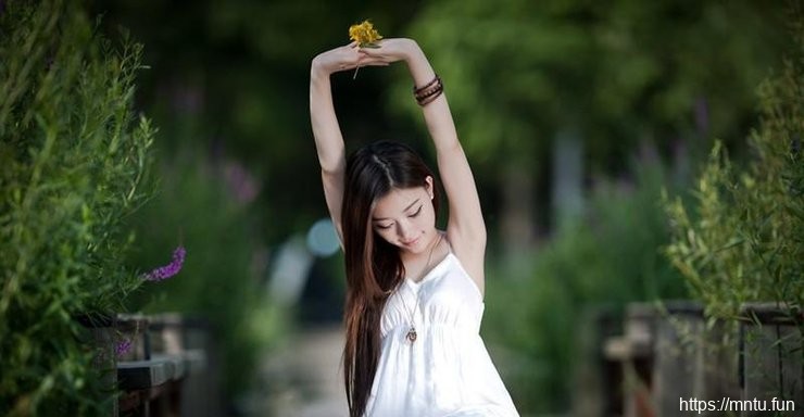 清纯派美少女迷人笑容诱惑写真