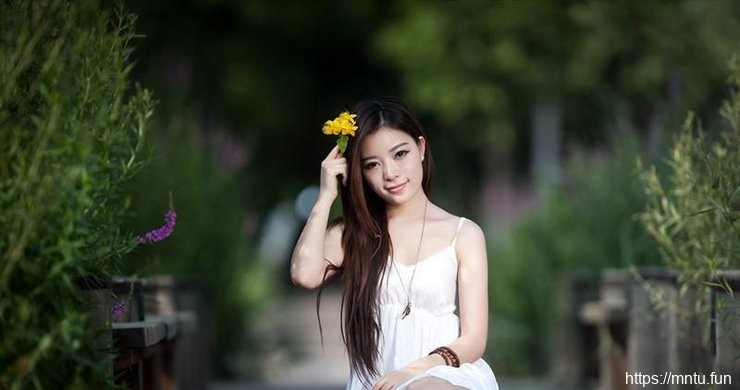 清纯派美少女迷人笑容诱惑写真