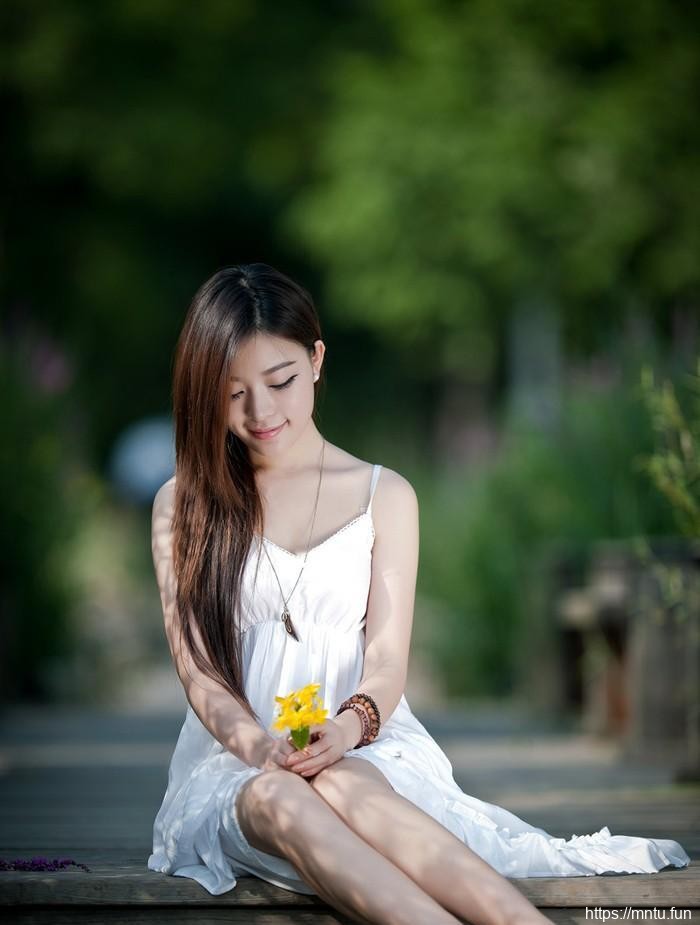 清纯派美少女迷人笑容诱惑写真