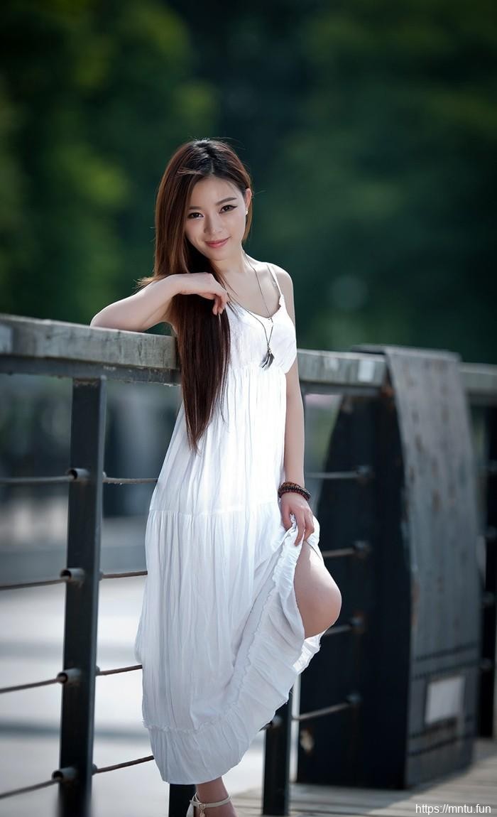 清纯派美少女迷人笑容诱惑写真