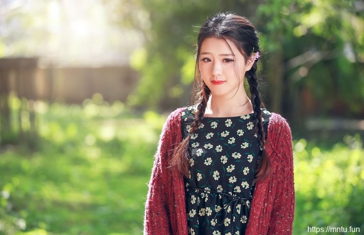 清纯校园女生可爱迷人写真