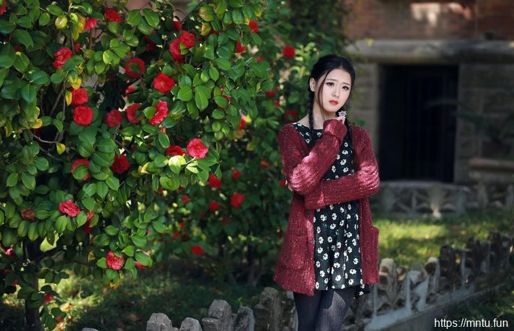 清纯校园女生可爱迷人写真