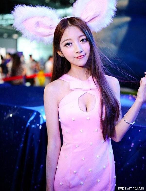 清纯少女素颜白皙诱惑写真摄影