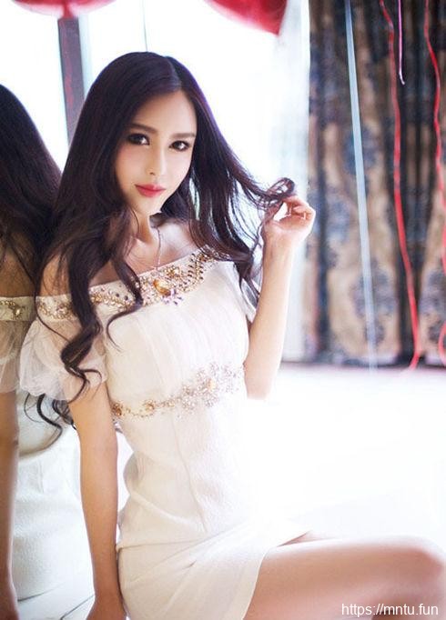 女生清纯装扮迷人朦胧美写真摄影