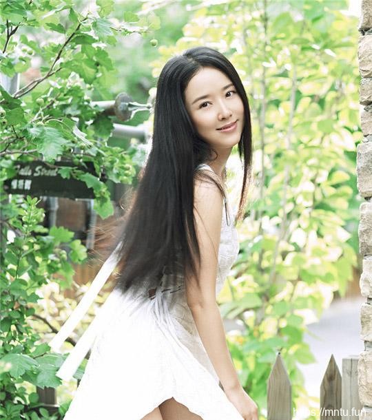 白嫩女神性感脱俗诱惑写真摄影