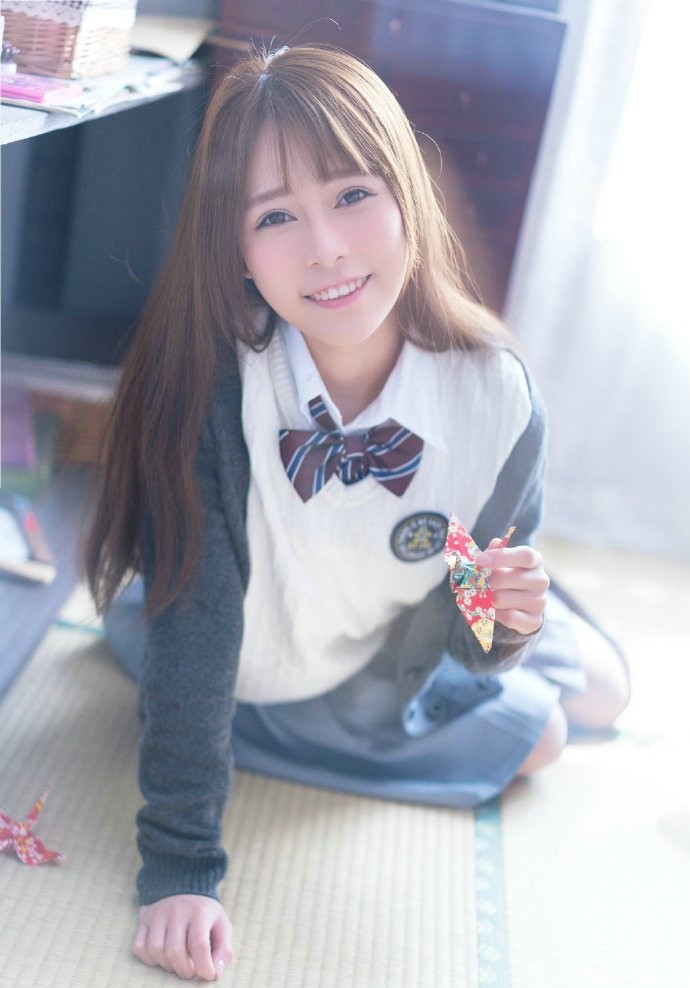 美腿学生小企鹅Carol酱清纯私房诱惑