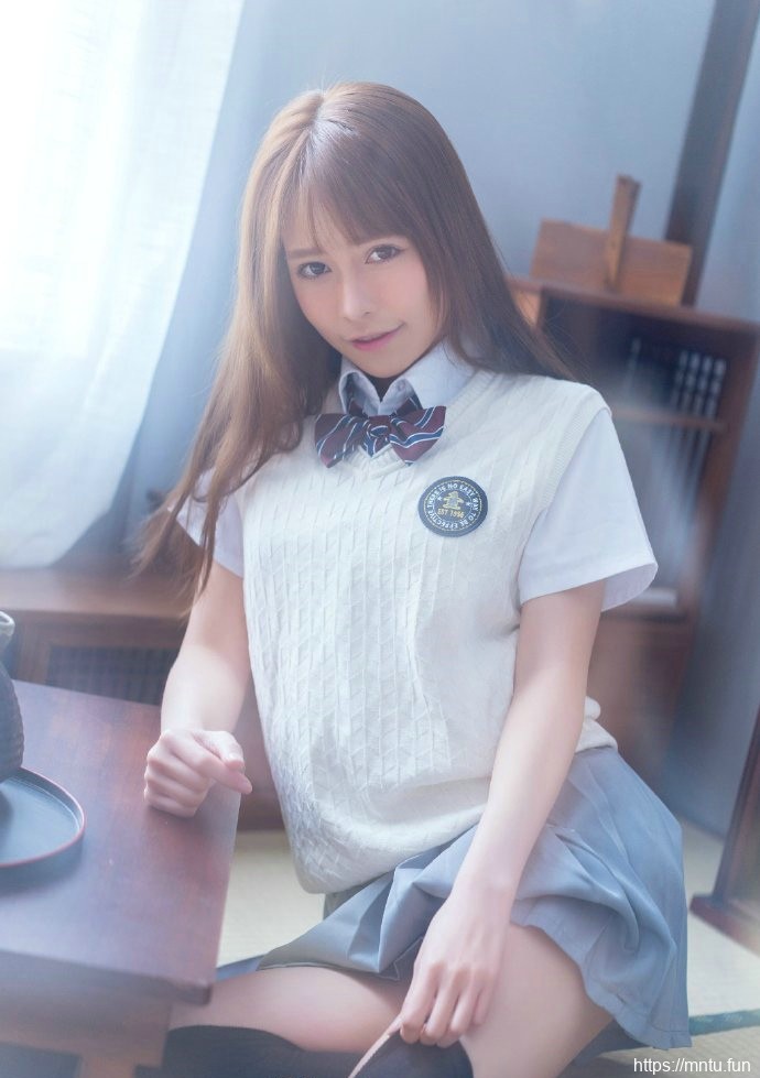 美腿学生小企鹅Carol酱清纯私房诱惑