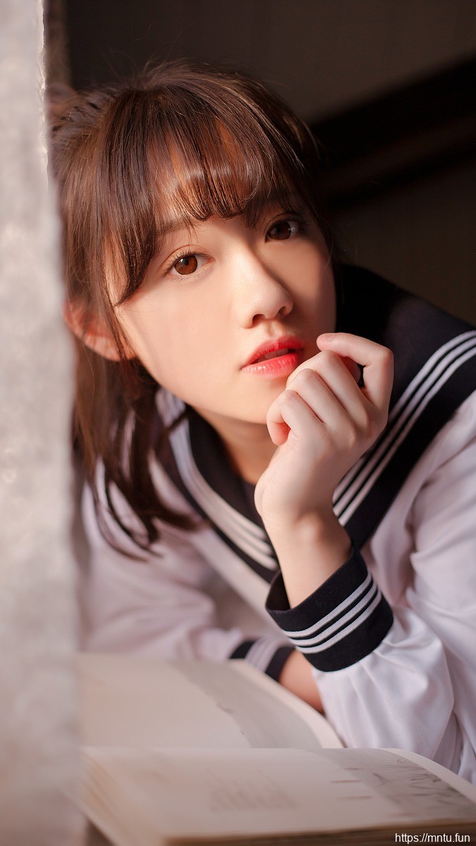 学生装清纯少女私房照水嫩肌肤吸睛