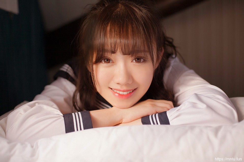 学生装清纯少女私房照水嫩肌肤吸睛