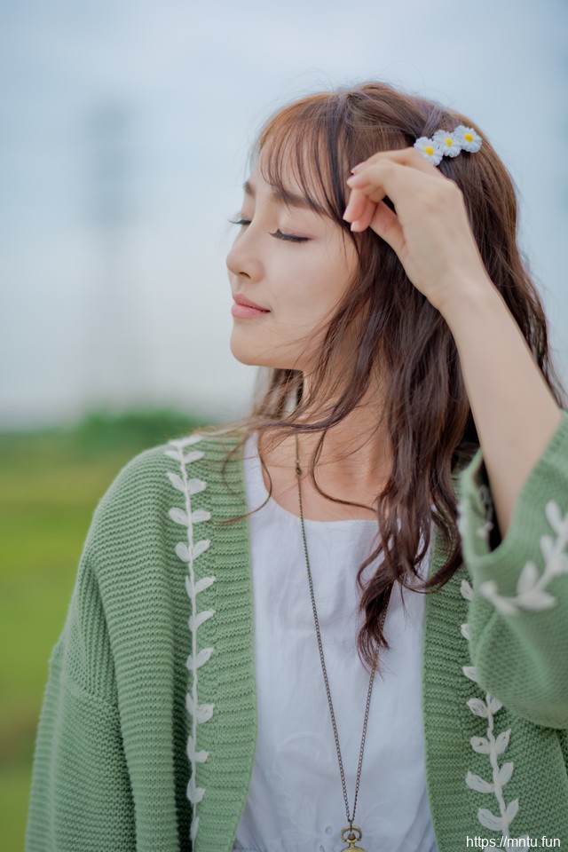 90后清纯气质美女森系写真