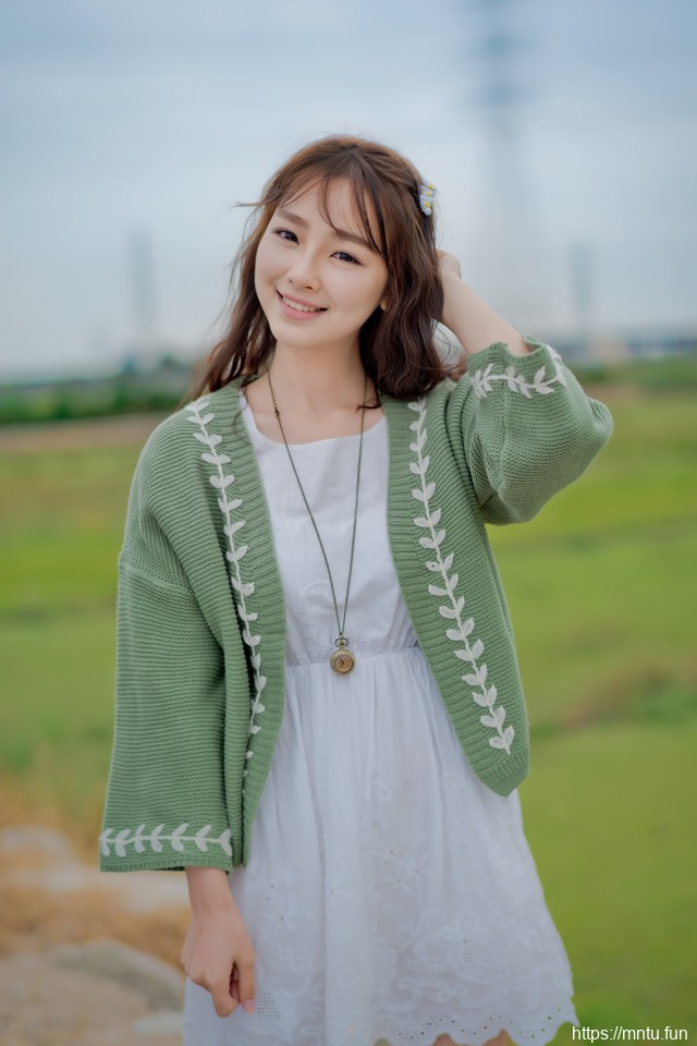 90后清纯气质美女森系写真