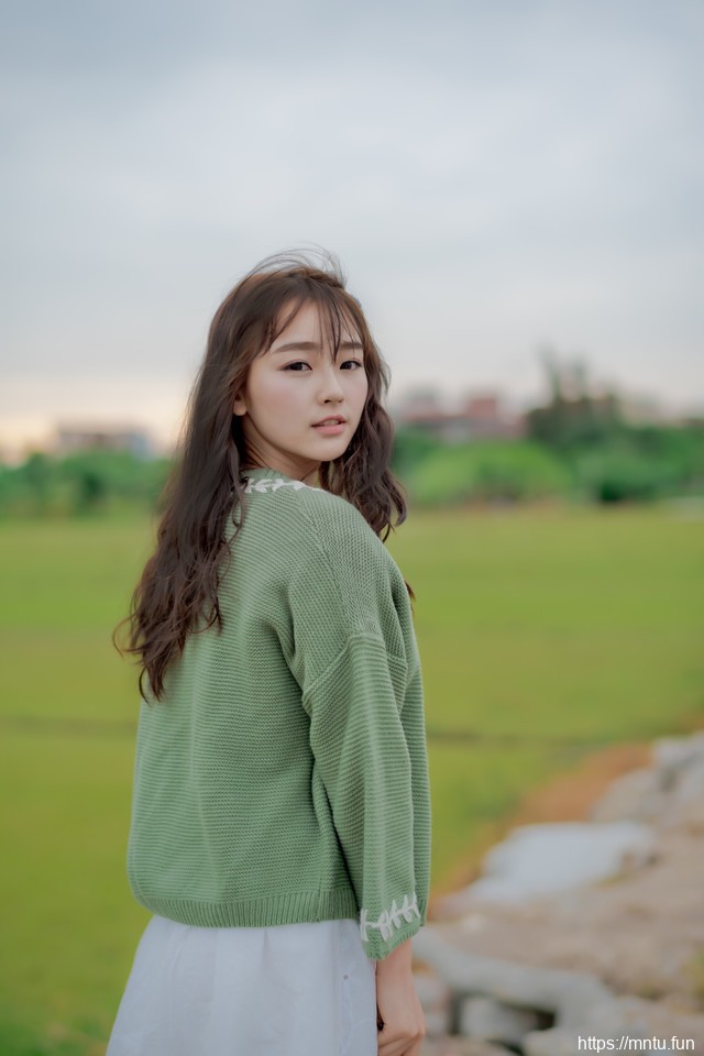 90后清纯气质美女森系写真