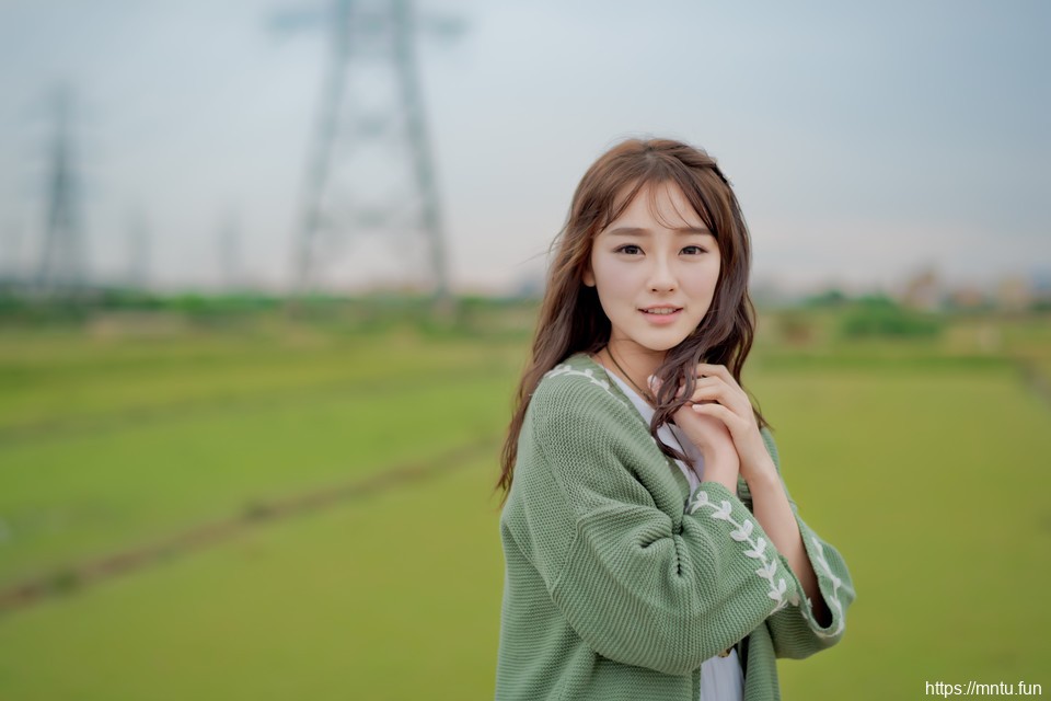 90后清纯气质美女森系写真