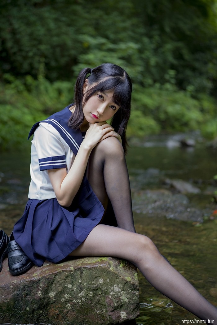 激萌学生妹魔物喵黑丝制服野外露出