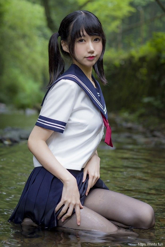 激萌学生妹魔物喵黑丝制服野外露出