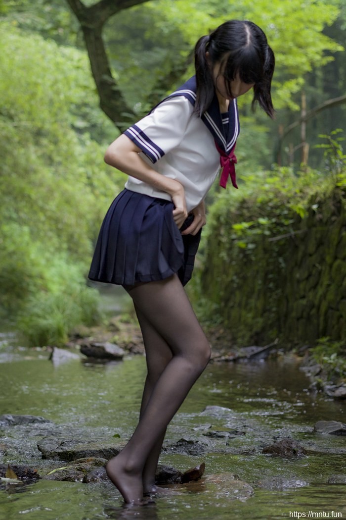 激萌学生妹魔物喵黑丝制服野外露出