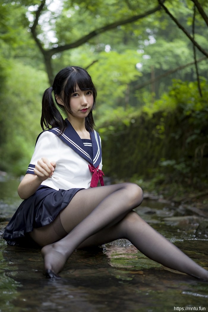 激萌学生妹魔物喵黑丝制服野外露出