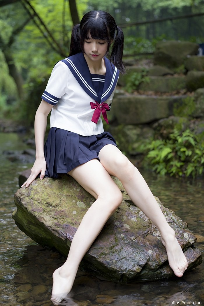 激萌学生妹魔物喵黑丝制服野外露出