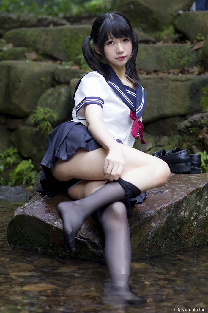 激萌学生妹魔物喵黑丝制服野外露出