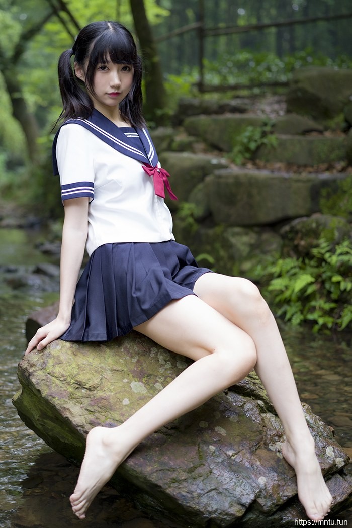 激萌学生妹魔物喵黑丝制服野外露出