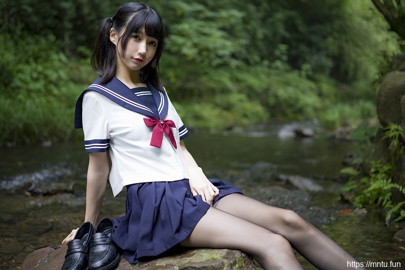 激萌学生妹魔物喵黑丝制服野外露出