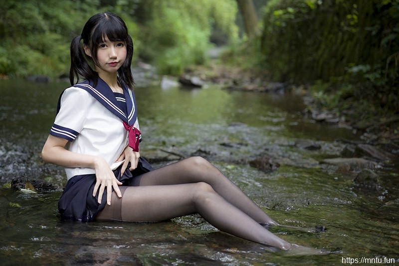 激萌学生妹魔物喵黑丝制服野外露出