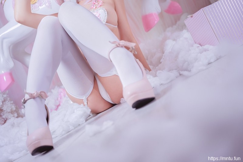 情趣萌妹蜜汁猫裘丝滑巨乳美腿勾魂