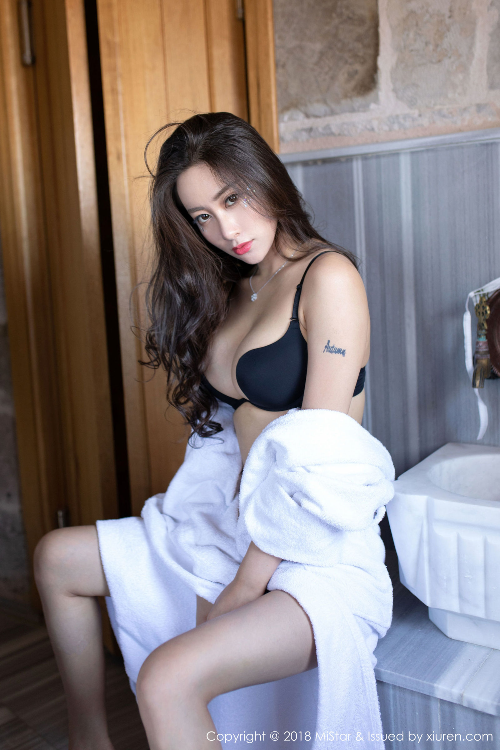 [MiStar魅妍社] VOL.245 气质女神@穆菲菲土耳其旅拍第二套丝袜美图[45P]