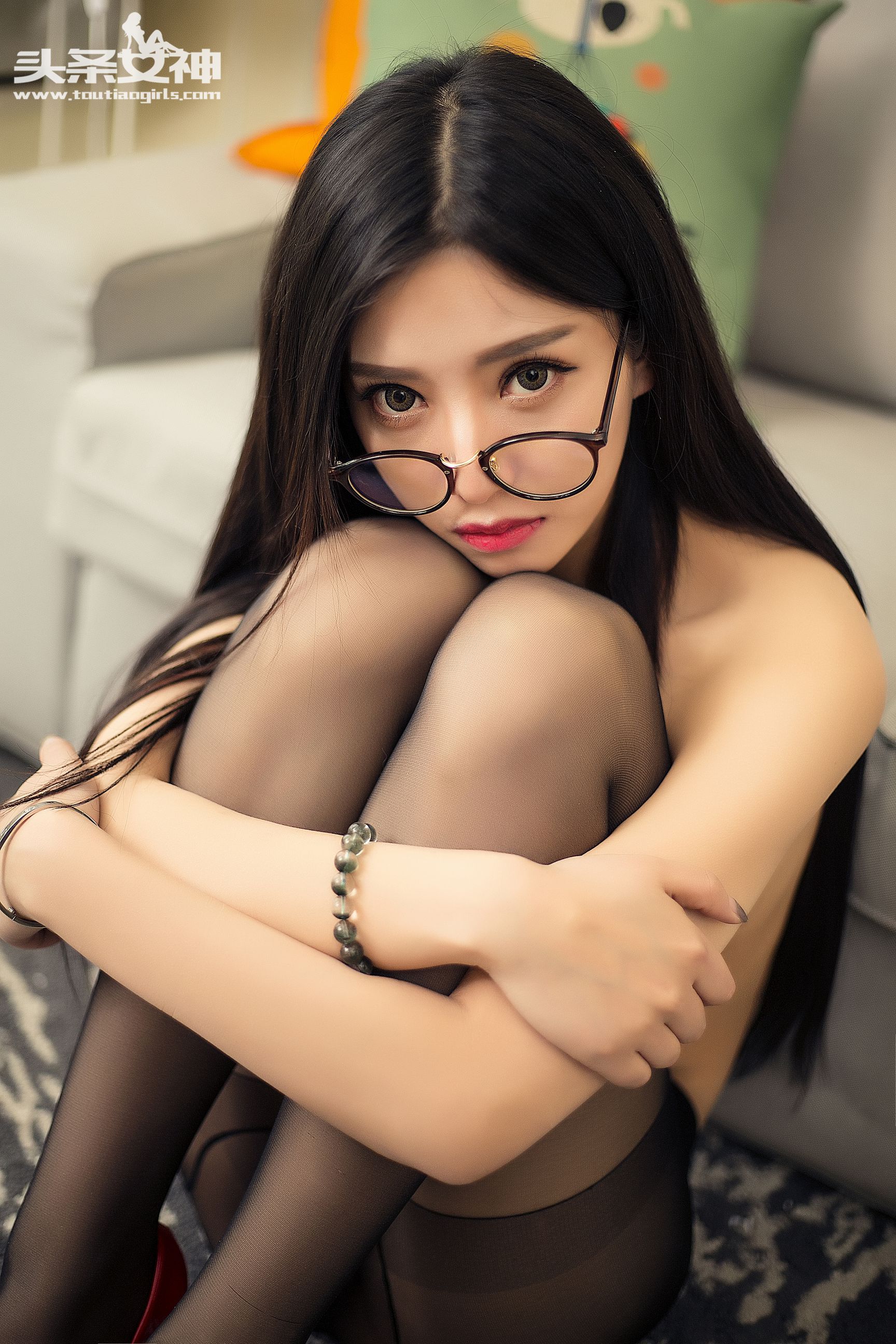 [TouTiao头条女神] No.036 COCO &#8211; 《丝袜特刊》黑丝高跟眼镜 [66P]