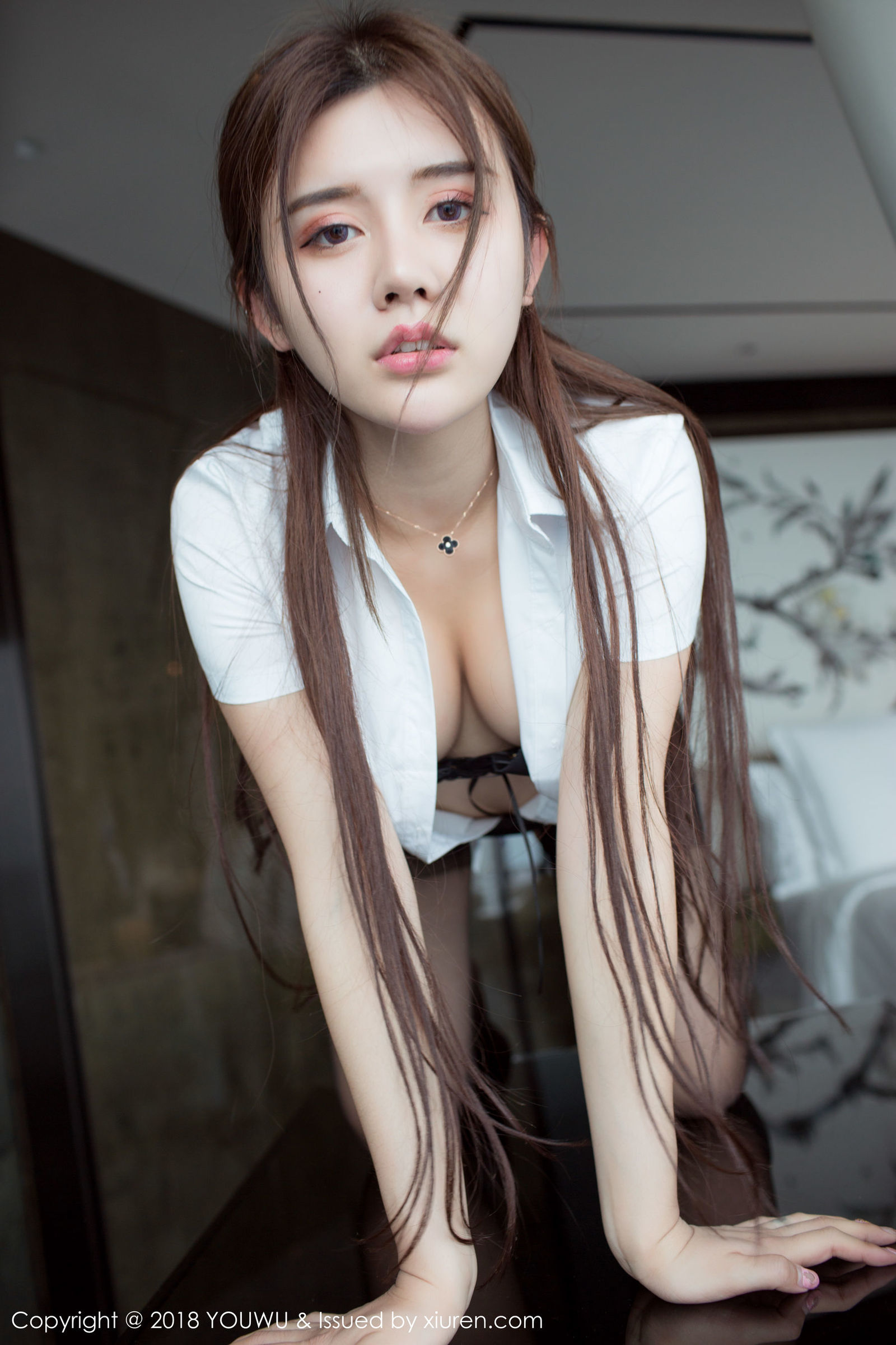 [YOUWU尤物馆] VOL.081 美女@兔子Nina性感女秘书丝袜美图[42P]