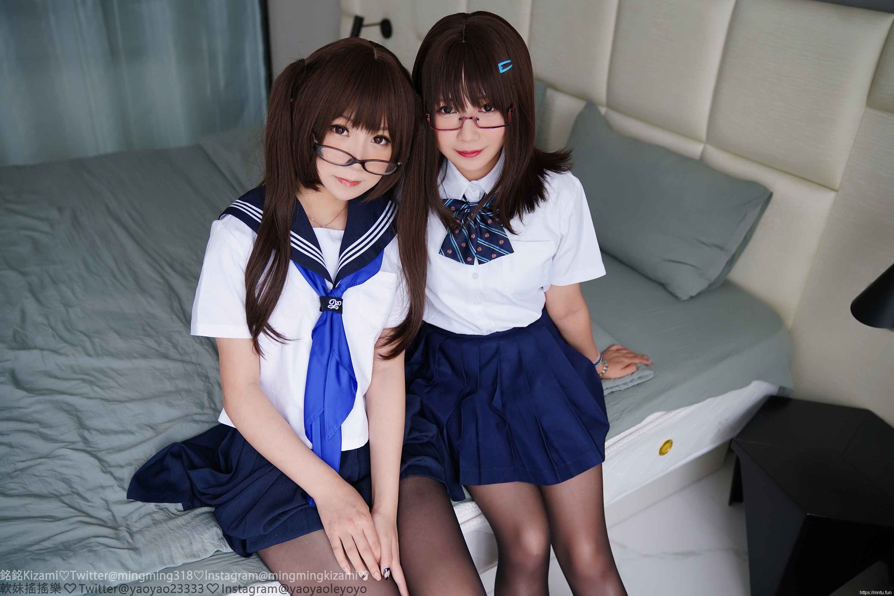 摇摇乐yoyo 黑絲JK制服