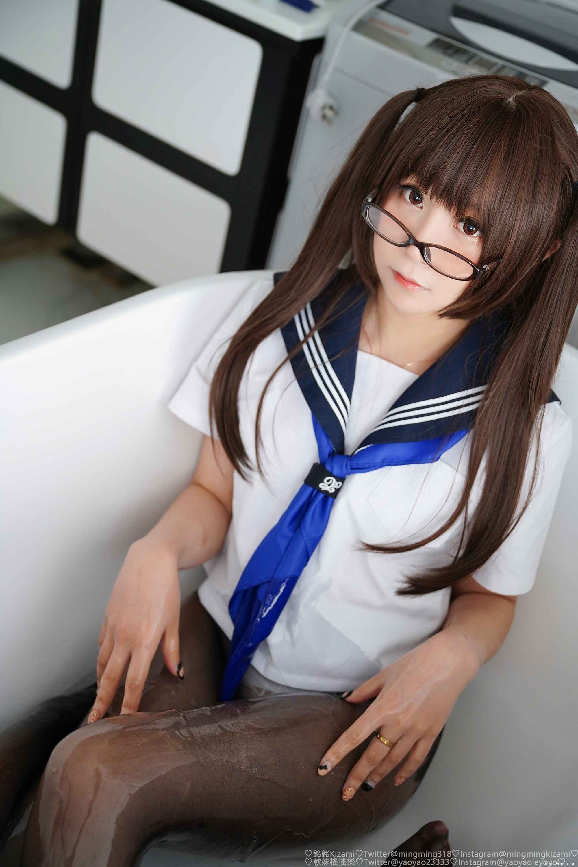 摇摇乐yoyo 黑絲JK制服