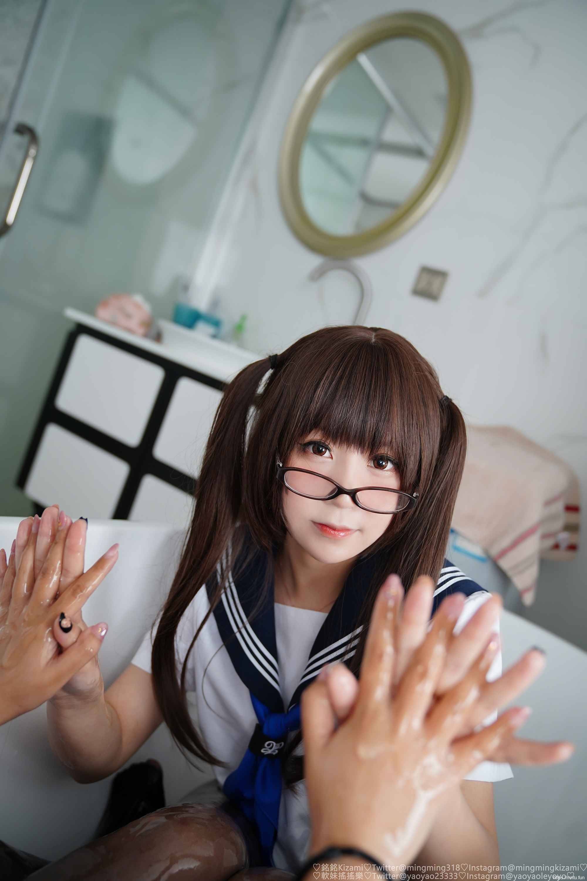 摇摇乐yoyo 黑絲JK制服