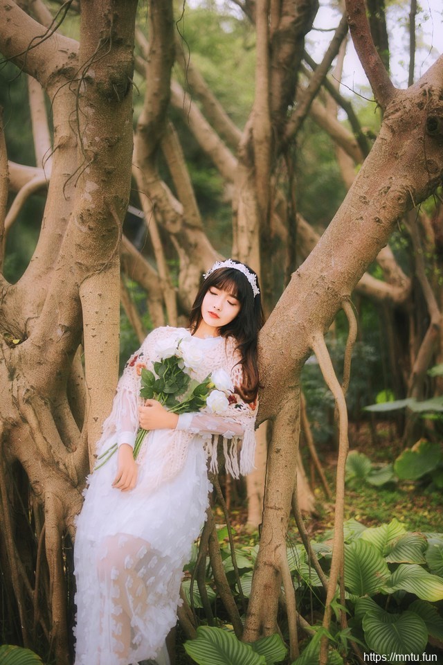 白衣精灵长发唯美女生清纯图片