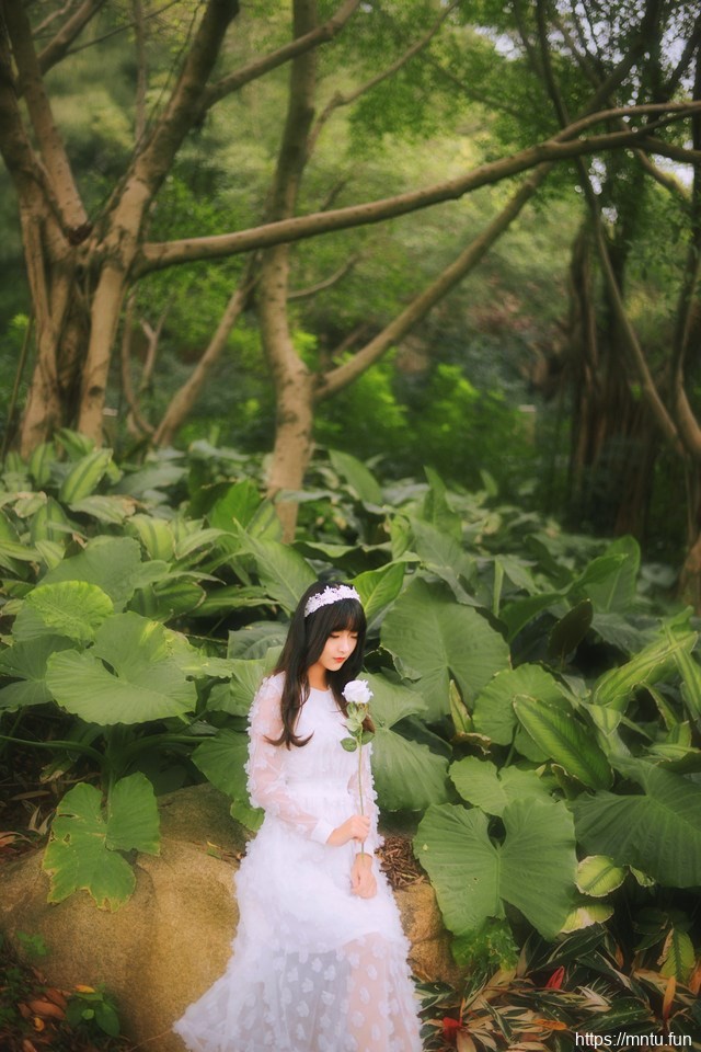 白衣精灵长发唯美女生清纯图片