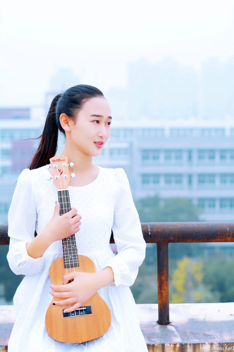 气质清纯美女生活照安静美好