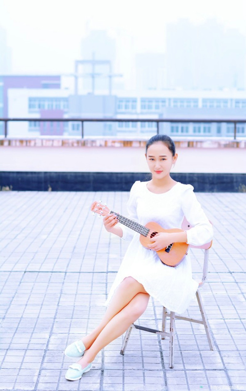 气质清纯美女生活照安静美好