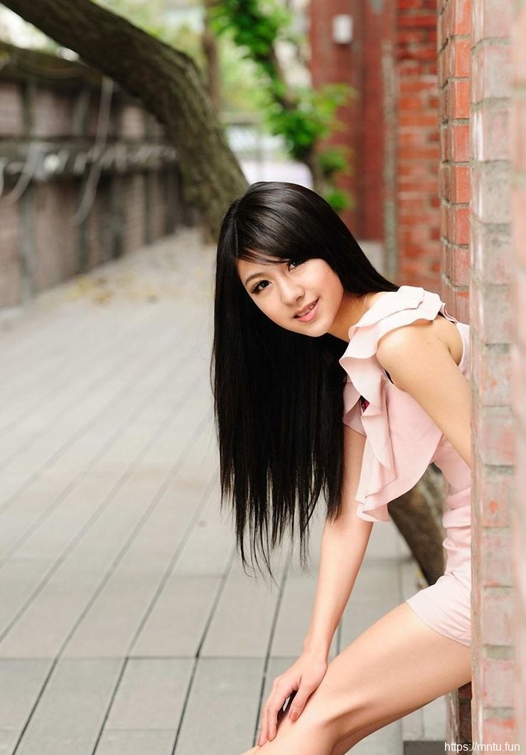 长发清纯女生校花气质街拍