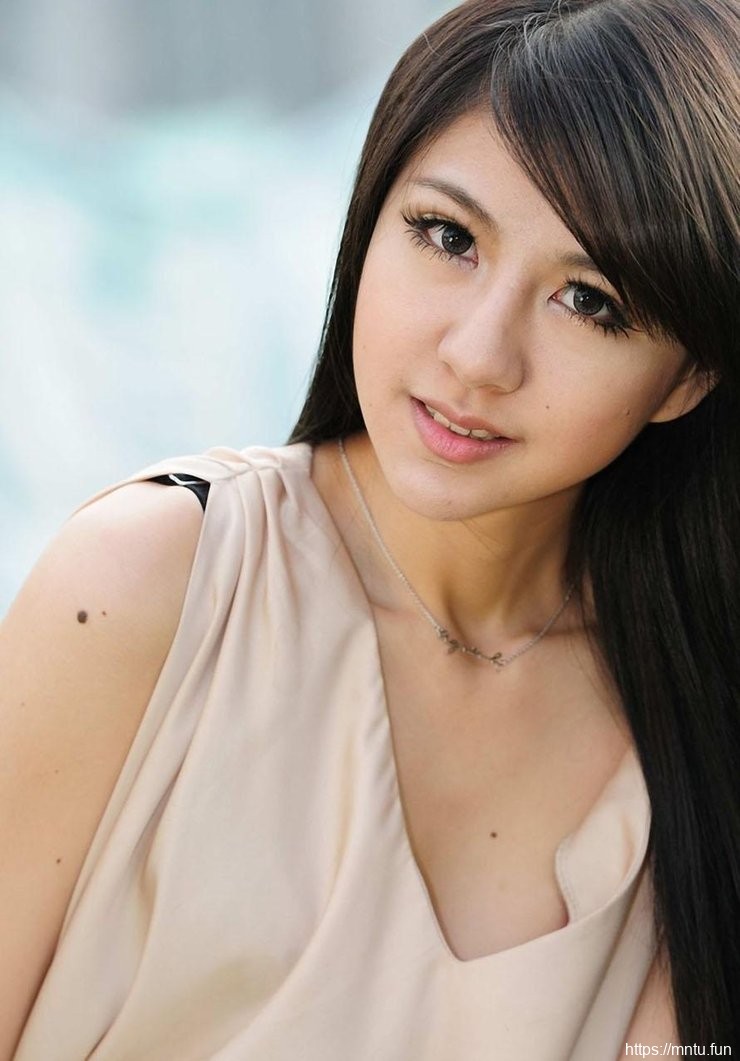 长发清纯女生校花气质街拍