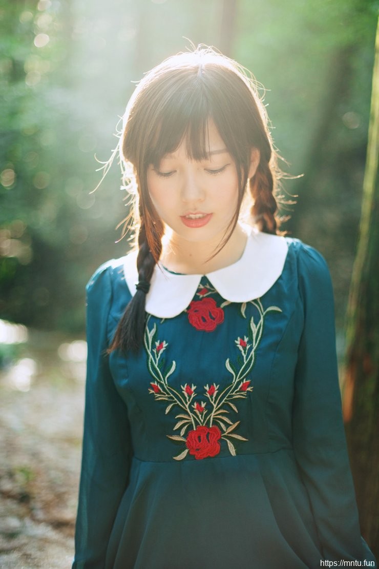 复古清纯少女养眼艺术照